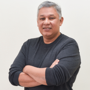 Honorato Leite Fernandes Filho é formado em Análise de Sistemas, com MBA em Gerenciamento de Projetos pela FGV, possui ampla experiência em gestão pública e análise técnica. Em Maricá, atua com foco em eficiência administrativa e desenvolvimento urbano.