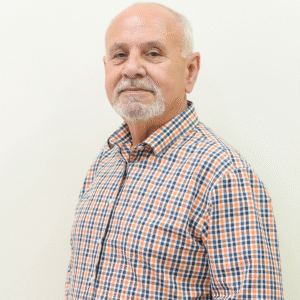 Francisco de Assis Ignácio Lameira é arquiteto por formação, atua há 16 anos no serviço público, com foco no planejamento, manutenção e revitalização de áreas verdes urbanas. Sua trajetória é marcada pela gestão eficiente de espaços públicos e pelo cuidado técnico com o paisagismo e a infraestrutura verde das cidades.